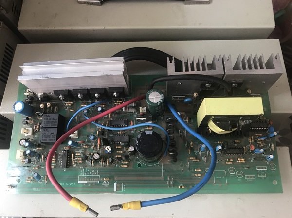 Thay ắc quy UPS cửa cuốn