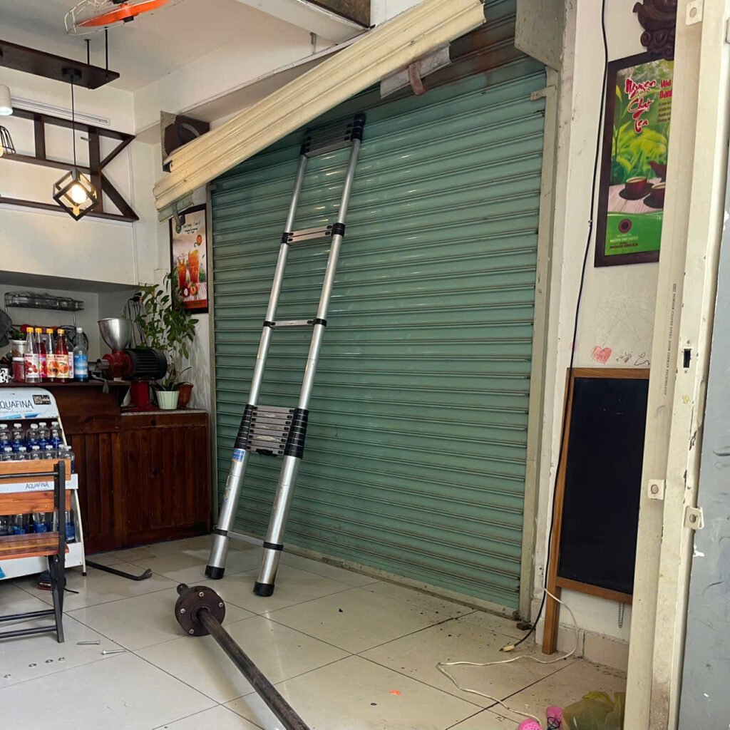 Đội ngũ kỹ thuật viên sửa cửa cuốn chuyên nghiệp Sửa Cửa Cuốn tại Quận Ô Môn